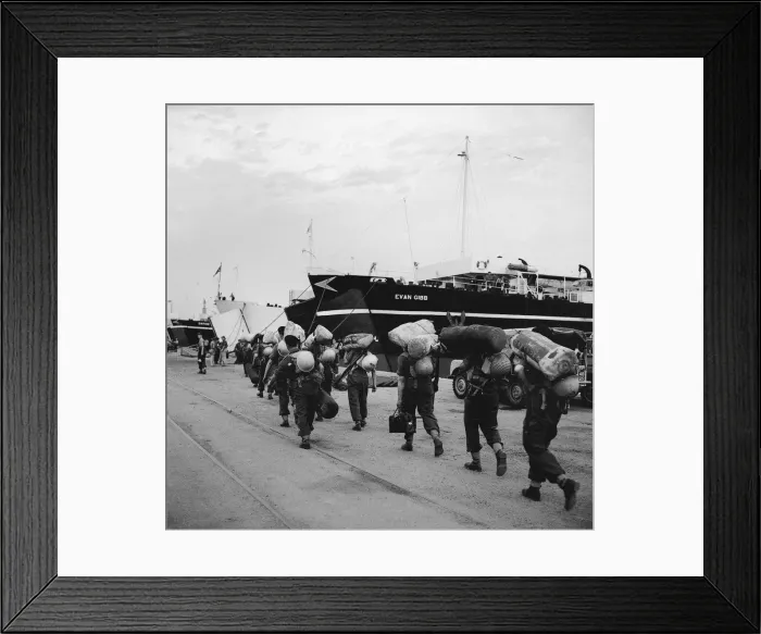 Framed Print : Suez Crisis 1956 The first British troops to leave Port Said under the withdrawal Framed Print : Suez Crisis 1956 The first British troops to leave Port Said under the withdrawal