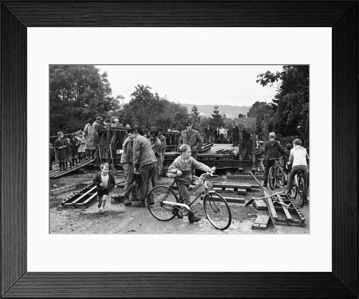 Framed Print : Soldiers of The Royal Engineers build bridges to help local residents after heavy floods
