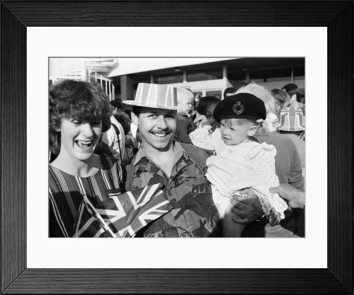 Framed Print : The final homecoming for army units of the Royal Engineers 36th Regiment which took place Framed Print : The final homecoming for army units of the Royal Engineers 36th Regiment which took place