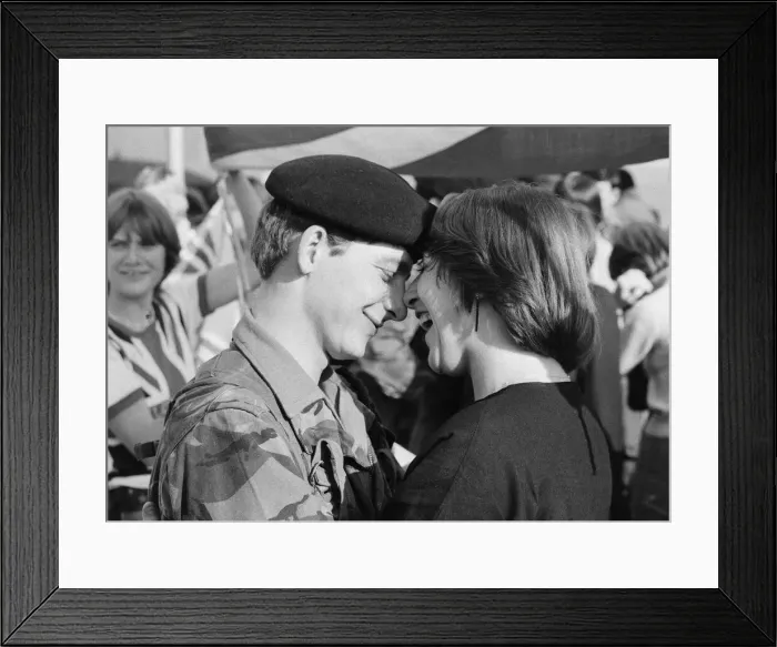 Framed Print : The final homecoming for army units of the Royal Engineers 36th Regiment which took place