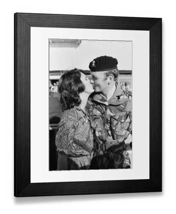 Framed Print : The final homecoming for army units of the Royal Engineers 36th Regiment which took place Framed Print : The final homecoming for army units of the Royal Engineers 36th Regiment which took place