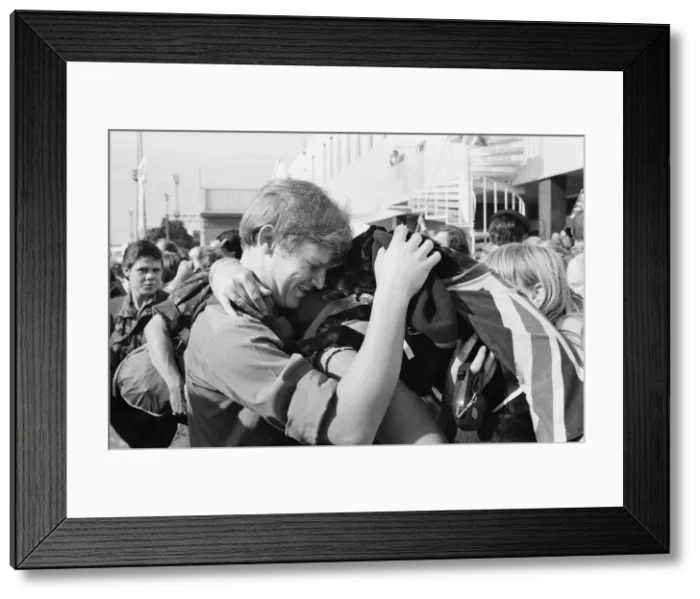 Framed Print : The final homecoming for army units of the Royal Engineers 36th Regiment which took place Framed Print : The final homecoming for army units of the Royal Engineers 36th Regiment which took place