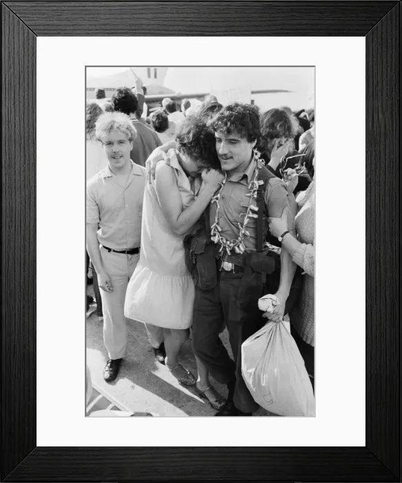 Framed Print : The final homecoming for army units of the Royal Engineers 36th Regiment which took place Framed Print : The final homecoming for army units of the Royal Engineers 36th Regiment which took place