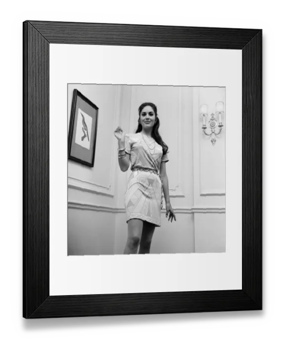 Framed Print : Linda Harrison, american actress in the UK to attend the Royal Film Performance of Framed Print : Linda Harrison, american actress in the UK to attend the Royal Film Performance of