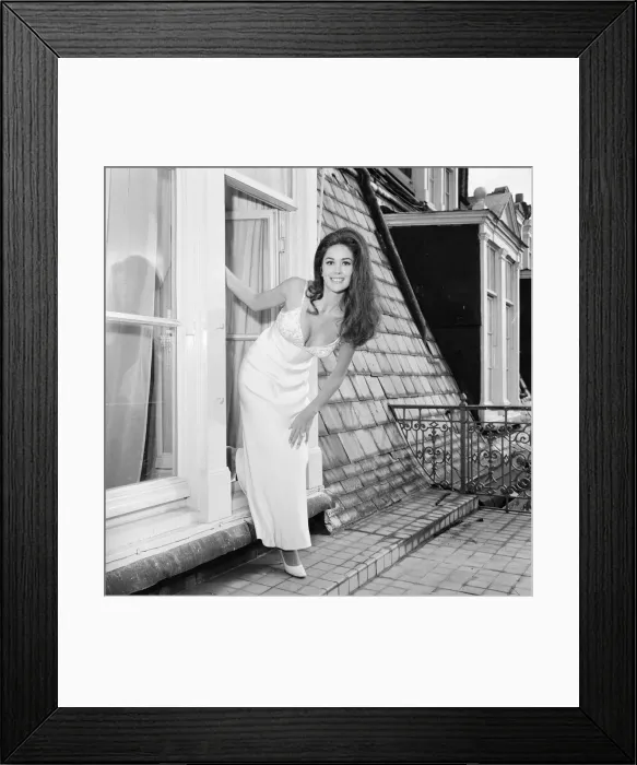 Framed Print : Linda Harrison, american actress in the UK to attend the Royal Film Performance of Framed Print : Linda Harrison, american actress in the UK to attend the Royal Film Performance of