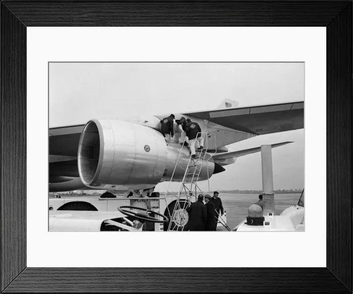 Framed Print : The 361 passenger Boeing 747 arrives at Heathrow Airport Framed Print : The 361 passenger Boeing 747 arrives at Heathrow Airport
