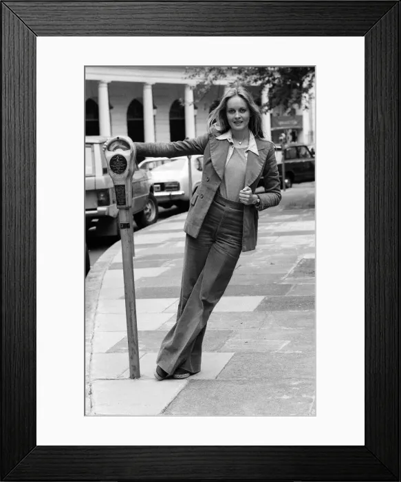 Framed Print : Model and actress Twiggy in London. 2nd June 1976 Framed Print : Model and actress Twiggy in London. 2nd June 1976