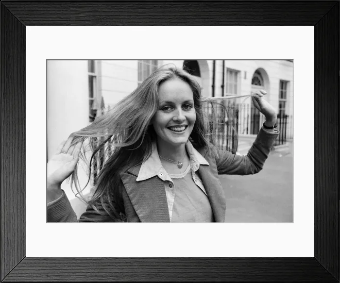 Framed Print : Model and actress Twiggy in London. 2nd June 1976 Framed Print : Model and actress Twiggy in London. 2nd June 1976