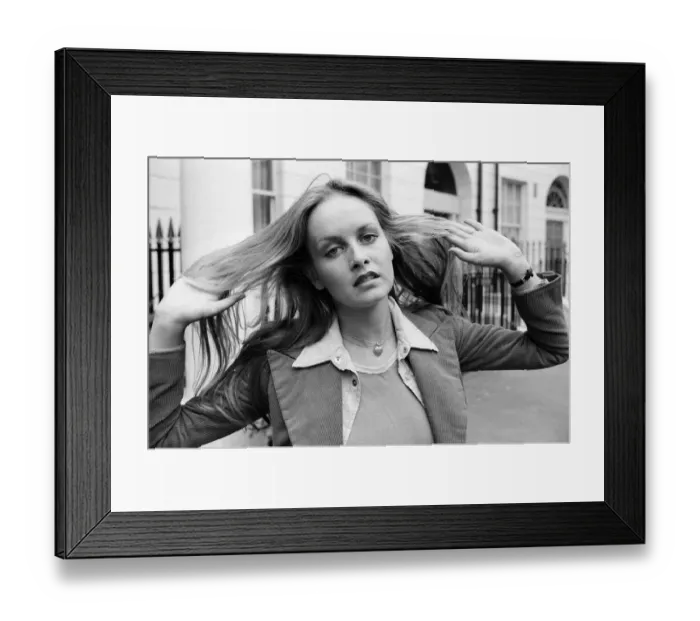 Framed Print : Model and actress Twiggy in London. 2nd June 1976 Framed Print : Model and actress Twiggy in London. 2nd June 1976