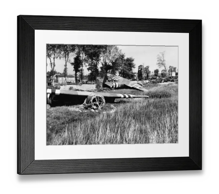 Framed Print : Allied troops proceed inland into Northern France on the mission to liberate France