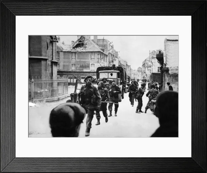 Framed Print : Allied troops proceed inland into Northern France on the mission to liberate France