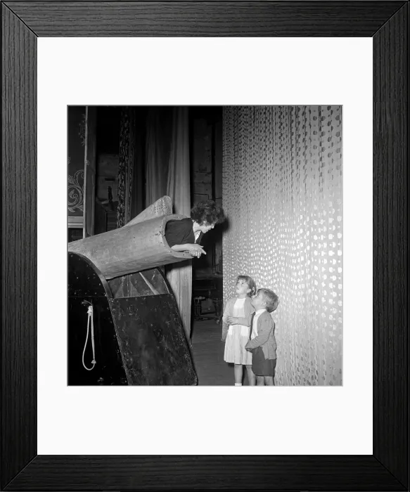 Framed Print : 26-year-old Mrs. Glenys Smith of Cantley, near Doncaster Framed Print : 26-year-old Mrs. Glenys Smith of Cantley, near Doncaster