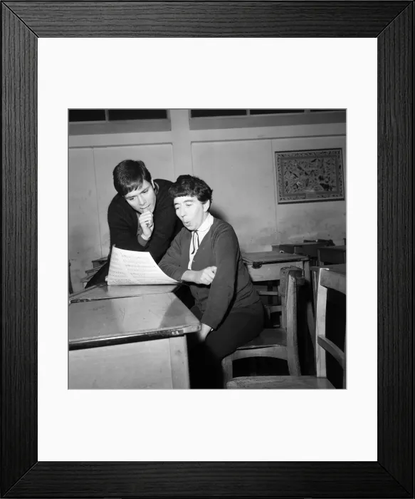 Framed Print : Pop star Cliff Richard back at his old school, Cheshunt Secondary in Hertfordshire Framed Print : Pop star Cliff Richard back at his old school, Cheshunt Secondary in Hertfordshire