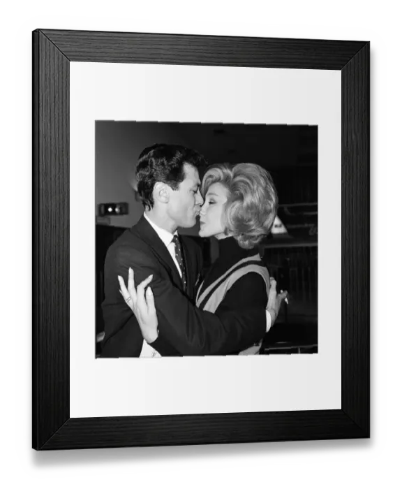 Framed Print : Lionel Blair left London Airport this morning to fly to Las Vegas Framed Print : Lionel Blair left London Airport this morning to fly to Las Vegas