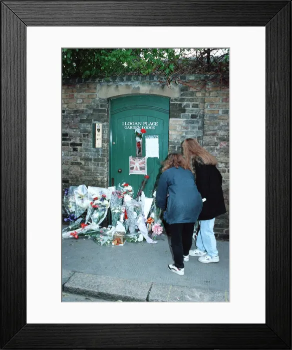 Framed Print : Fans gather outside the Kensington, West London, home of singer Freddie Mercury who died Framed Print : Fans gather outside the Kensington, West London, home of singer Freddie Mercury who died