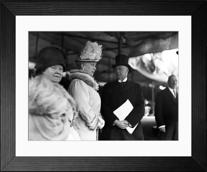 Framed Print : Queen Mary with British Home Secretary Sir William Joynson-Hicks as King George V opens Framed Print : Queen Mary with British Home Secretary Sir William Joynson-Hicks as King George V opens
