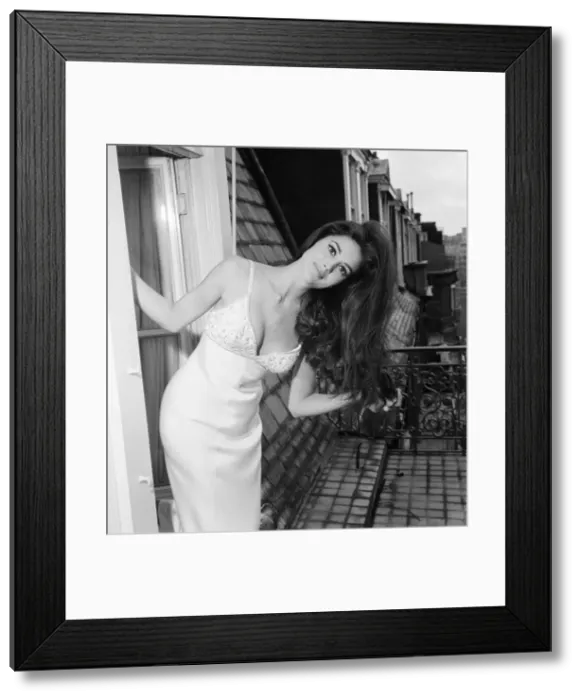 Framed Print : Linda Harrison, american actress in the UK to attend the Royal Film Performance of Framed Print : Linda Harrison, american actress in the UK to attend the Royal Film Performance of