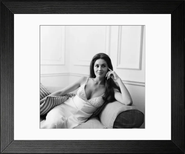Framed Print : Linda Harrison, american actress in the UK to attend the Royal Film Performance of Framed Print : Linda Harrison, american actress in the UK to attend the Royal Film Performance of