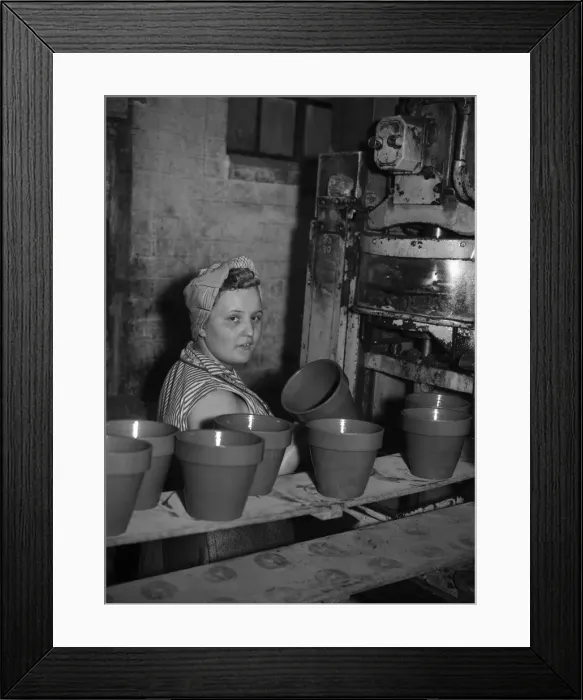 Framed Print : Bilston Pottery 5th May 1958 Framed Print : Bilston Pottery 5th May 1958