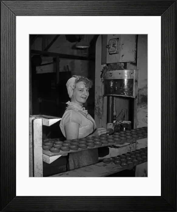Framed Print : Bilston Pottery 5th May 1958 Moulding flower pot saucers at the Bilston Pottery Framed Print : Bilston Pottery 5th May 1958 Moulding flower pot saucers at the Bilston Pottery