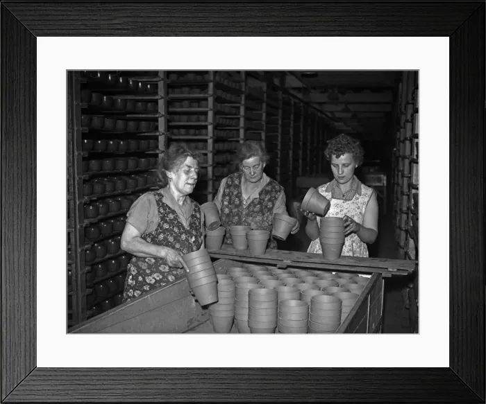 Framed Print : Bilston Pottery 5th May 1958 Women in the drying room loading flower pots ready to