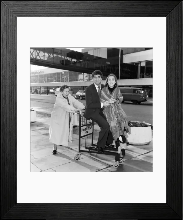 Framed Print : Derek Nimmo with Peggy Mount (left) and Paula Wilcox leaving Heathrow Airport for