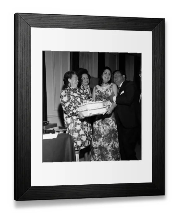 Framed Print : 23-year-old Mrs Janis Calvert from Ruislip won the Clifton Slimline Fashion model Framed Print : 23-year-old Mrs Janis Calvert from Ruislip won the Clifton Slimline Fashion model