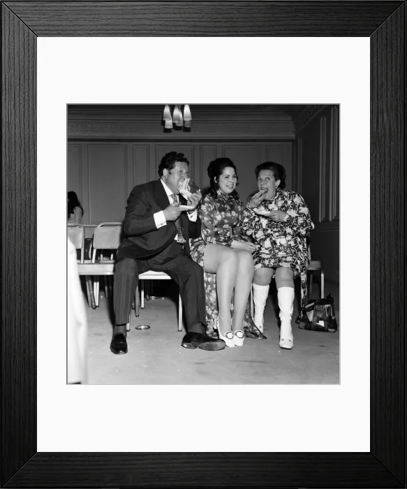 Framed Print : 23-year-old Mrs Janis Calvert from Ruislip won the Clifton Slimline Fashion model Framed Print : 23-year-old Mrs Janis Calvert from Ruislip won the Clifton Slimline Fashion model