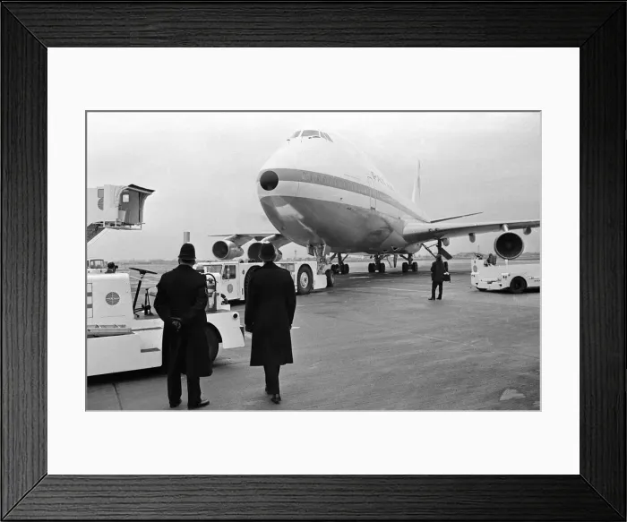 Framed Print : The 361 passenger Boeing 747 arrives at Heathrow Airport Framed Print : The 361 passenger Boeing 747 arrives at Heathrow Airport