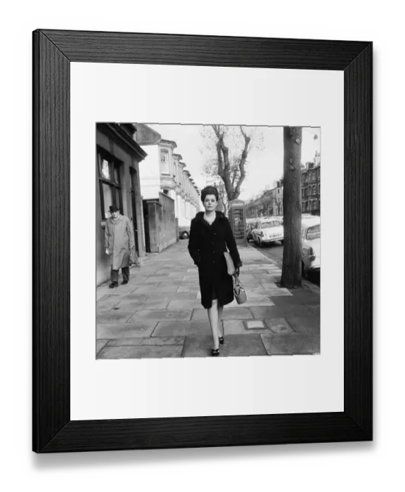 Framed Print : Eunice Gayson, British actress arrives at Hove Court, where she is charged with a minor Framed Print : Eunice Gayson, British actress arrives at Hove Court, where she is charged with a minor
