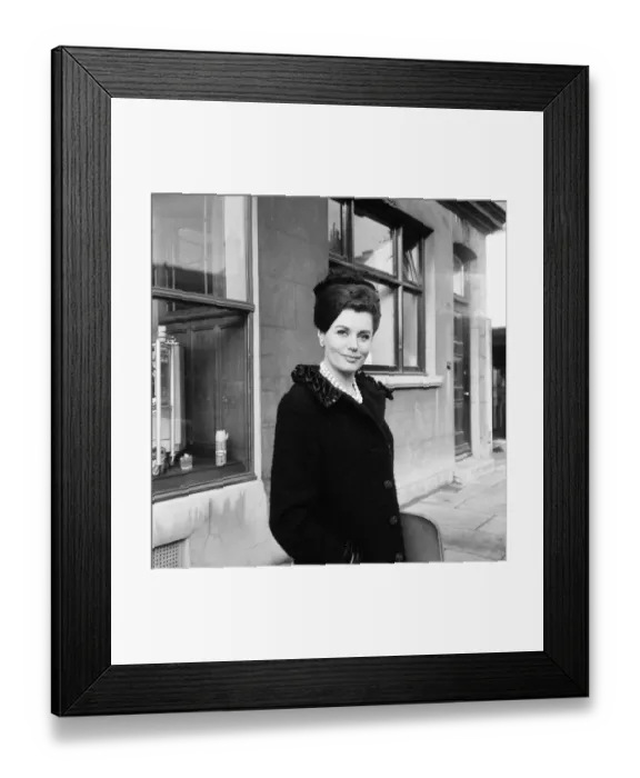 Framed Print : Eunice Gayson, British actress arrives at Hove Court, where she is charged with a minor Framed Print : Eunice Gayson, British actress arrives at Hove Court, where she is charged with a minor