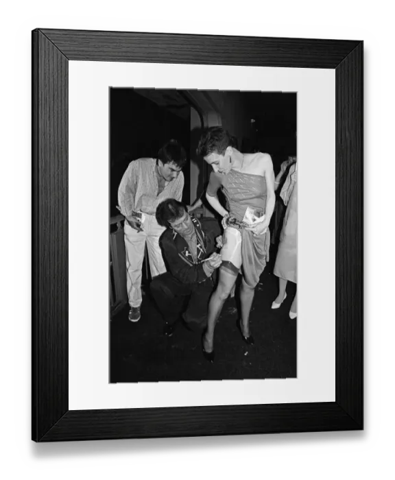 Framed Print : Leslie Grantham meets fans at Zhivagos Nightclub, Nottingham. 14th June 1986 Framed Print : Leslie Grantham meets fans at Zhivagos Nightclub, Nottingham. 14th June 1986