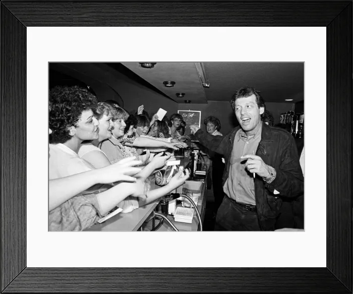 Framed Print : Leslie Grantham meets fans at Zhivagos Nightclub, Nottingham. 14th June 1986 Framed Print : Leslie Grantham meets fans at Zhivagos Nightclub, Nottingham. 14th June 1986