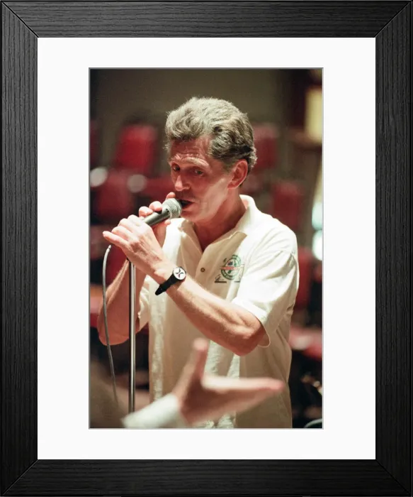 Framed Print : Georgie Fame at Birmingham Town Hall with kids from the Birmingham Schools Jazz Orchestra