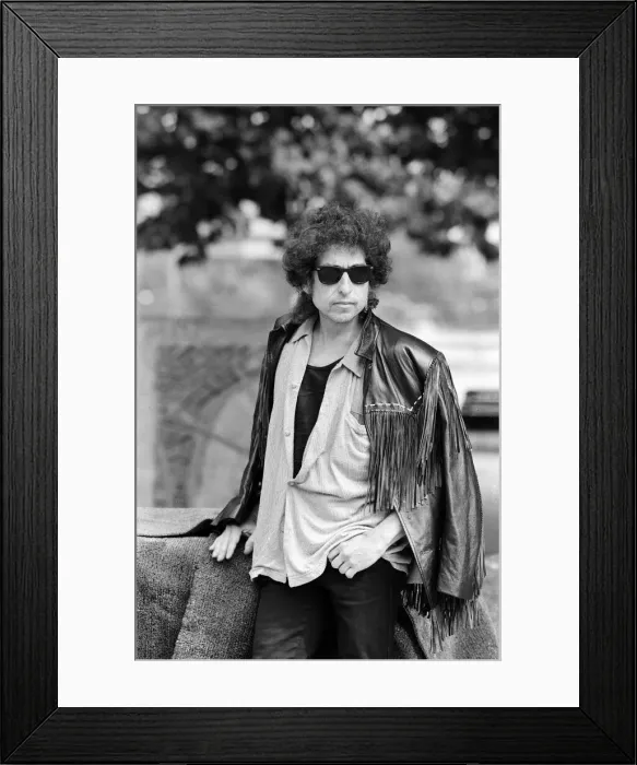 Framed Print : Bob Dylan attends a photocall for their film Hearts of Fire'. 17th August 1986 Framed Print : Bob Dylan attends a photocall for their film Hearts of Fire'. 17th August 1986