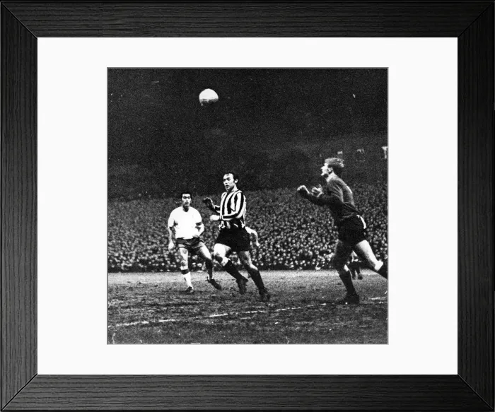 Framed Print : Newcastle United 2- 1 Real Zaragoza, Inter-Cities Fairs Cup 3rd round 2nd leg held at St Framed Print : Newcastle United 2- 1 Real Zaragoza, Inter-Cities Fairs Cup 3rd round 2nd leg held at St