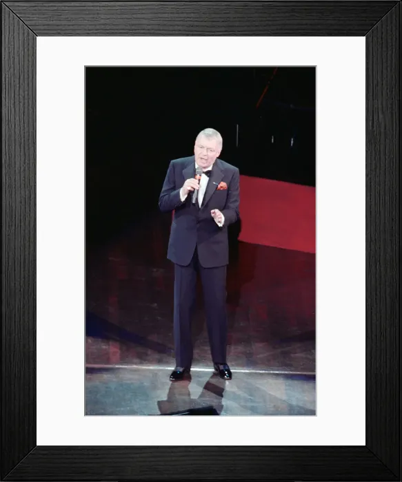 Framed Print : Frank Sinatra singer in concert. 21st April 1989 Framed Print : Frank Sinatra singer in concert. 21st April 1989