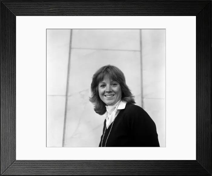 Framed Print : Daily Mirror journalist Anne Robinson. 21st September 1980 Framed Print : Daily Mirror journalist Anne Robinson. 21st September 1980