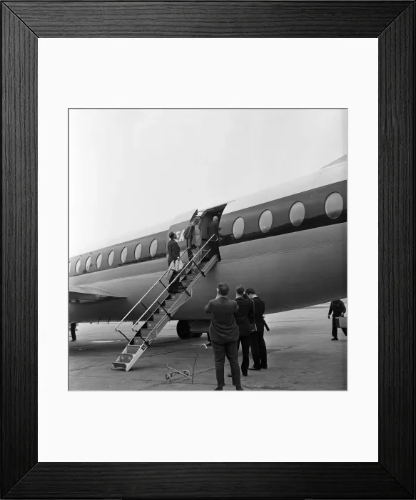 Framed Print : The Burnley football team left their home town by coach Framed Print : The Burnley football team left their home town by coach