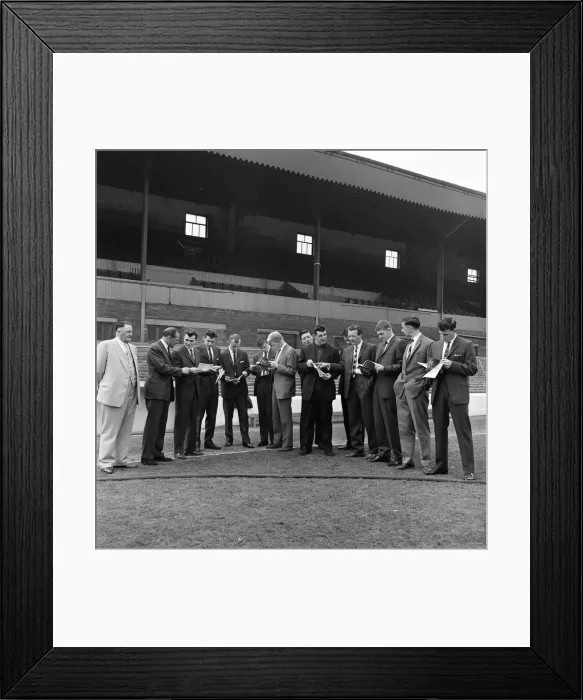 Framed Print : The Burnley football team left their home town by coach Framed Print : The Burnley football team left their home town by coach