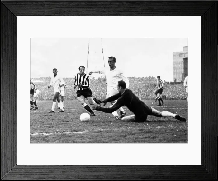 Framed Print : Newcastle United 3 - 0 Ujpesti Dozsa, Inter-Cities Fairs Cup final