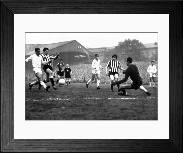 Framed Print : Newcastle United 3 - 0 Ujpesti Dozsa, Inter-Cities Fairs Cup final Framed Print : Newcastle United 3 - 0 Ujpesti Dozsa, Inter-Cities Fairs Cup final