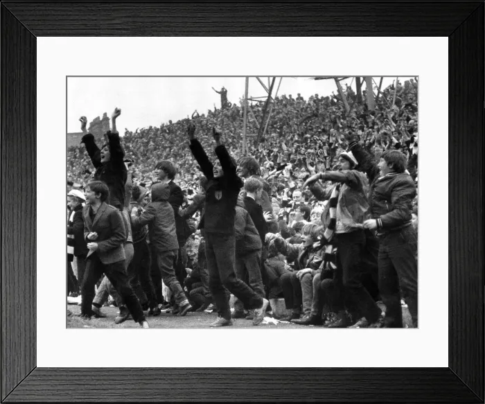 Framed Print : Newcastle United 3 - 0 Ujpesti Dozsa, Inter-Cities Fairs Cup final Framed Print : Newcastle United 3 - 0 Ujpesti Dozsa, Inter-Cities Fairs Cup final