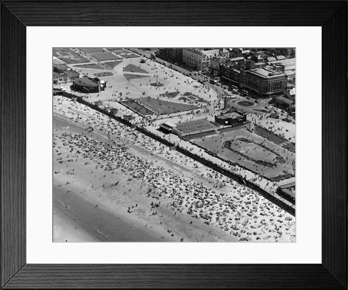 Framed Print : Rhyl, a seaside resort town and community in the county of Denbighshire Framed Print : Rhyl, a seaside resort town and community in the county of Denbighshire