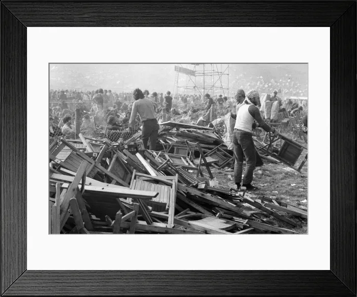 Framed Print : Isle of Wight pop festival. 30th August 1970 Framed Print : Isle of Wight pop festival. 30th August 1970