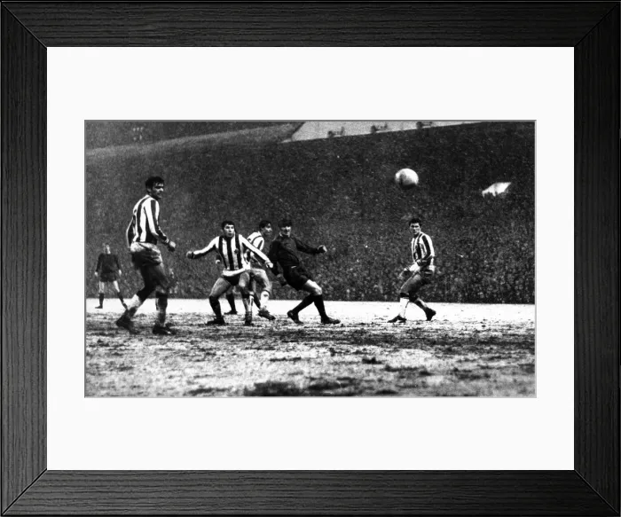 Framed Print : Newcastle United 5 - 1 Vitoria Setubal, Inter-Cities Fairs Cup Quarter-final 1st leg held