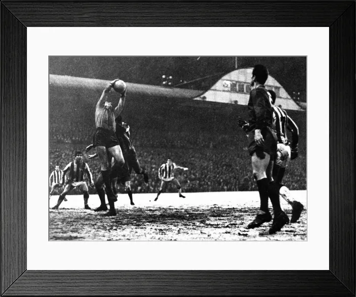 Framed Print : Newcastle United 5 - 1 Vitoria Setubal, Inter-Cities Fairs Cup Quarter-final 1st leg held Framed Print : Newcastle United 5 - 1 Vitoria Setubal, Inter-Cities Fairs Cup Quarter-final 1st leg held