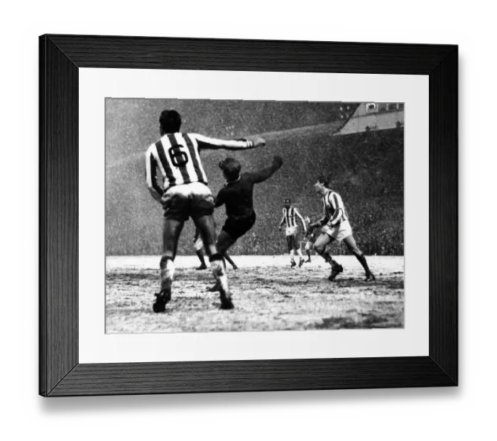 Framed Print : Newcastle United 5 - 1 Vitoria Setubal, Inter-Cities Fairs Cup Quarter-final 1st leg held Framed Print : Newcastle United 5 - 1 Vitoria Setubal, Inter-Cities Fairs Cup Quarter-final 1st leg held