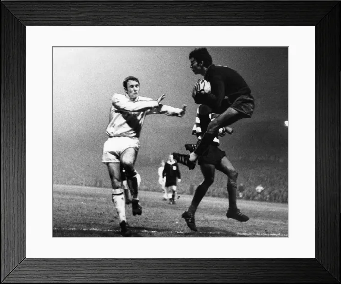 Framed Print : Newcastle United 1-0 Sporting Lisbon, Inter-Cities Fairs Cup Second Round, 2nd Leg Framed Print : Newcastle United 1-0 Sporting Lisbon, Inter-Cities Fairs Cup Second Round, 2nd Leg