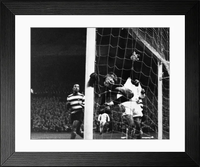 Framed Print : Newcastle United 1-0 Sporting Lisbon, Inter-Cities Fairs Cup Second Round, 2nd Leg Framed Print : Newcastle United 1-0 Sporting Lisbon, Inter-Cities Fairs Cup Second Round, 2nd Leg